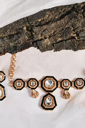Gold plated kundan choker necklace set