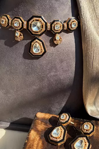 Gold plated kundan choker necklace set