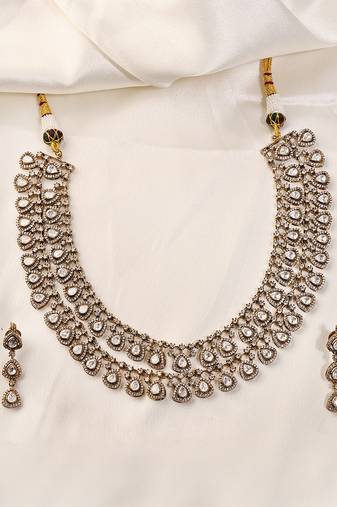 Gold plated kundan necklace set