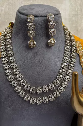 Gold plated kundan necklace set