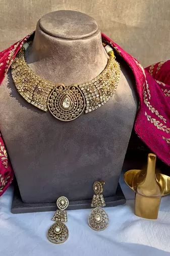 Gold plated kundan necklace set