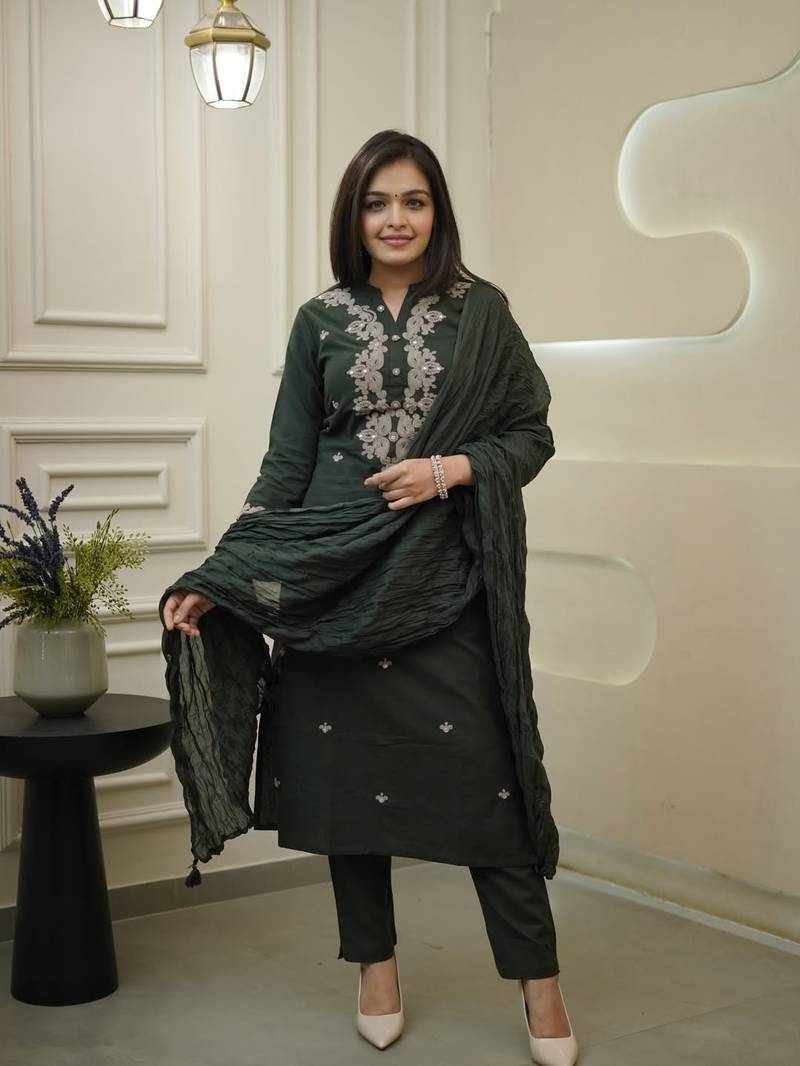 Women Ethnic Motifs Embroidered Regular Thread Work Kurta with Trousers & With Dupatta