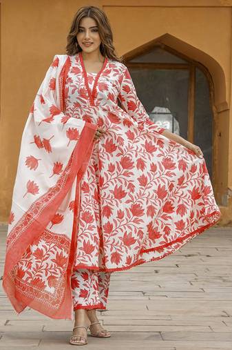 Cotton Slub Printed Kurti Set with Silk Dupatta V Neck Three Quarter Sleeves Lace Work