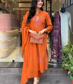 Women Embroidered Regular Thread Work Kurta with Trousers & With Dupatta