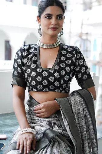 party wear cotton blend floral print saree with unstiched blouse piece_white