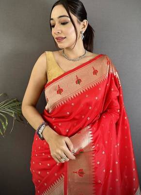 soft lichi art silk red peacock & floral motifs kanchipuram saree 2