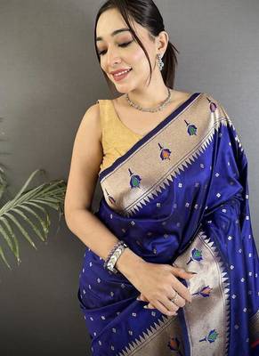soft lichi Art silk royal blue peacock & floral motifs kanchipuram saree 5
