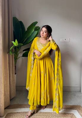 Yellow Georgette Embroidered Kurta Set 2