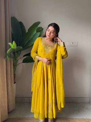 Yellow Georgette Embroidered Kurta Set 4