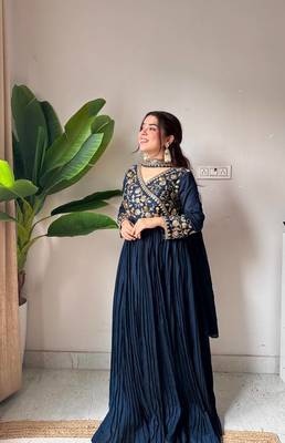 Navy Blue Vichitra Embroidered Gown Set 3