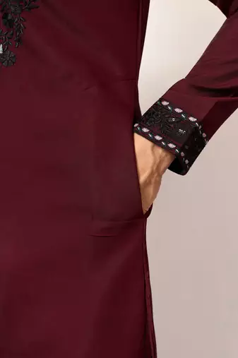 MAROON VISCOSE SILK THREAD & SEQUINS EMBROIDERED WORK FUNCTION FESTIVAL MARRIAGE PARTY WEAR STRAIGHT KURTA DUPATTA