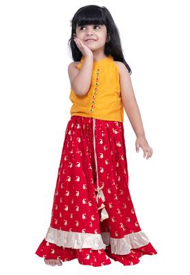 sleevless solid top with printed lehenga  - yellow & red 3
