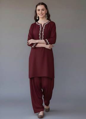 Maroon embroidered rayon kurta set 1
