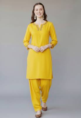 Yellow embroidered rayon kurta set 1