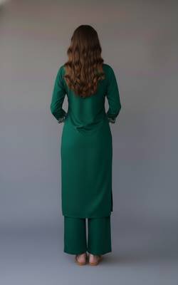 Green embroidered rayon kurta set 2