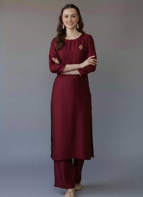 Maroon embroidered rayon kurta set 3