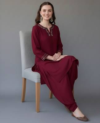 Maroon embroidered rayon kurta set 4