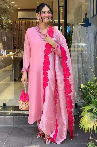 Women pink embroidered chanderi viscose kurta set with dupatta