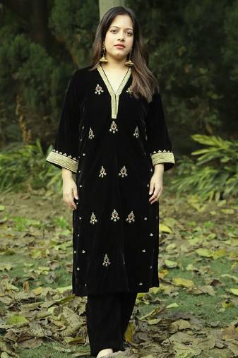 Black velvet embroidered kurta set
