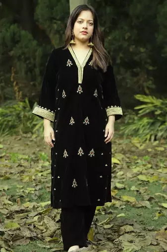Black velvet embroidered kurta set