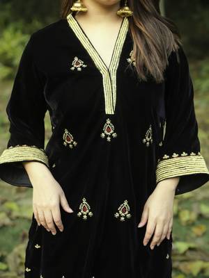 Black velvet embroidered kurta set 2