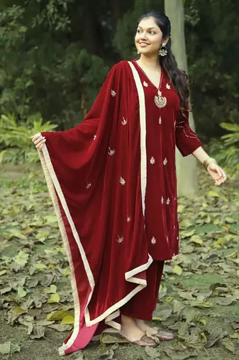 Red velvet hand embroidered kurta set with velvet dupatta