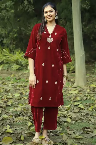 Red velvet hand embroidered kurta set with velvet dupatta