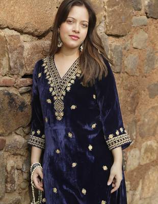Navy blue velvet embroidered kurta set 2