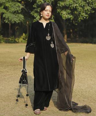 Black velvet chandbali hand embroidered kurta set with dupatta 1
