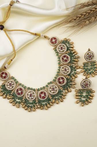 Antique gold kundan bandhai necklace with pearl