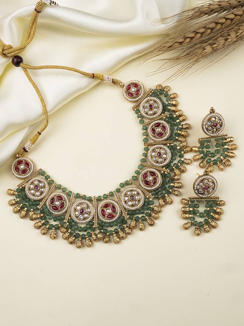 Antique gold kundan bandhai necklace with pearl