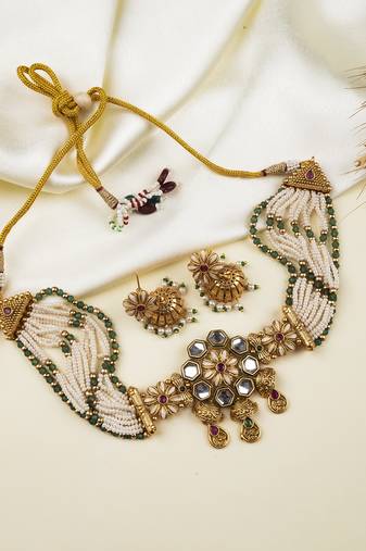 Kundan meenakari pushp bandhai chowker set