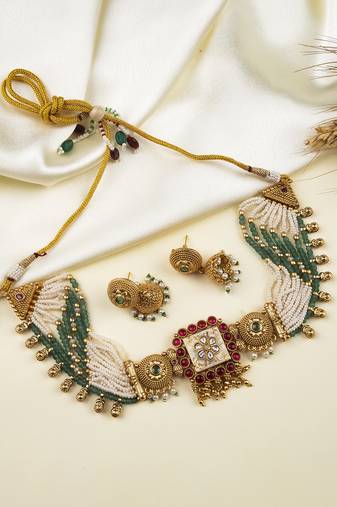 Handcrafted kundan meenakari bandhai chowker set