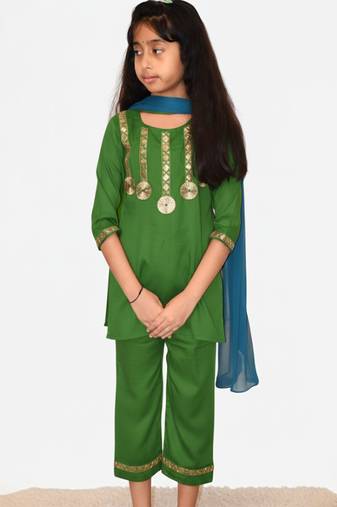 Green embroidered cotton kurta set
