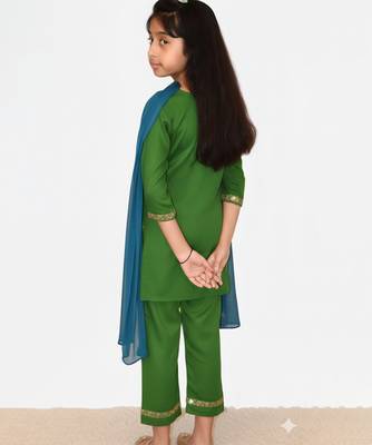 Green embroidered cotton kurta set 2