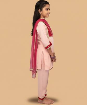 Pink embroidered cotton kurta set 4
