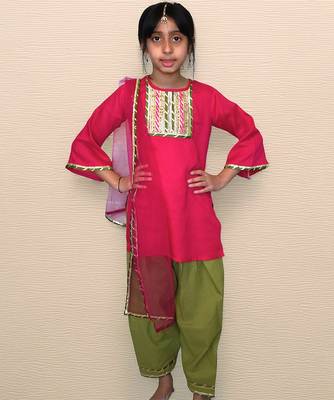 Pink embroidered cotton kurta set 4