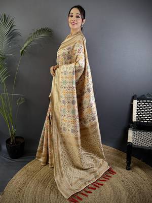 cream soft silk blend intricate floral & paisley motifs zari weaving banarasi saree 5
