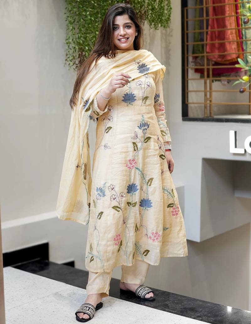 Women cream floral print embroidered a-line chanderi viscose kurta set with dupatta