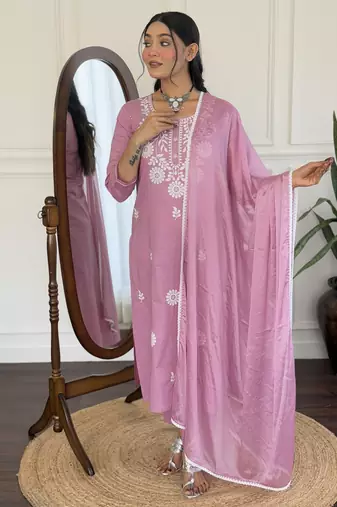 Mauve pink embroidered viscose salwar kameez