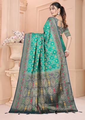  Teal Green Dola silk blend Saree with Zari & Thread Work and Rich Pallu 4