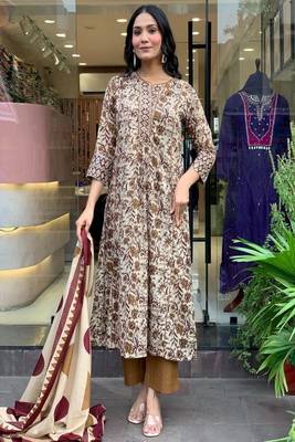 Floral embroidered  cotton round neck kurta trouser & dupatta set 3