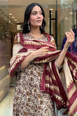 Floral embroidered  cotton round neck kurta trouser & dupatta set 4