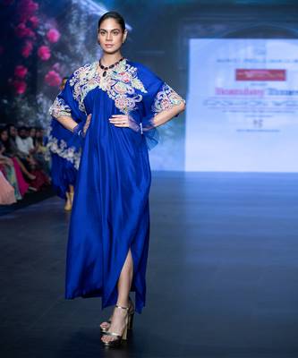 Royal blue embroidered puresilk kaftan set 5