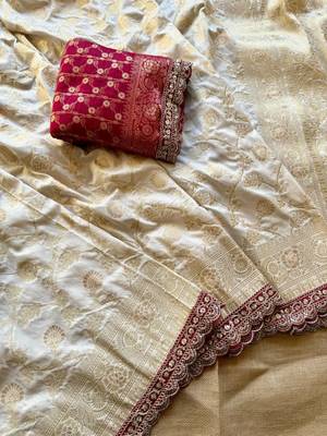 Off White Color Jaqurad Weaving Work Viscos & Naylon Dola Silk Blend Saree 3