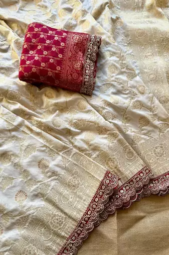 Off White Color Jaqurad Weaving Work Viscos & Naylon Dola Silk Blend Saree