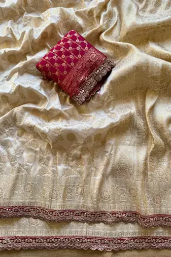 Off White Color Jaqurad Weaving Work Viscos & Naylon Dola Silk Blend Saree