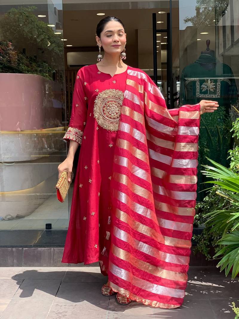 Womens elegant red embroidered kurta with contrast dupatta