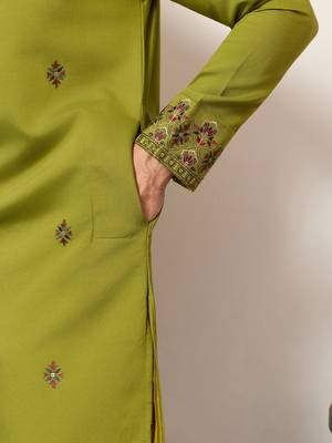 FLUORESENT GREEN VISCOSE SILK THREAD & SEQUINS EMBROIDERED WORK FESTIVAL MARRIAGE PARTY WEAR STRAIGHT KURTA DUPATTA 5