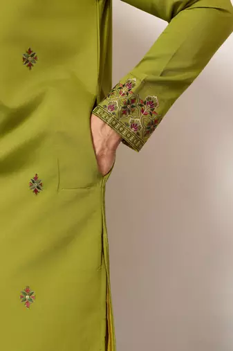 FLUORESENT GREEN VISCOSE SILK THREAD & SEQUINS EMBROIDERED WORK FESTIVAL MARRIAGE PARTY WEAR STRAIGHT KURTA DUPATTA